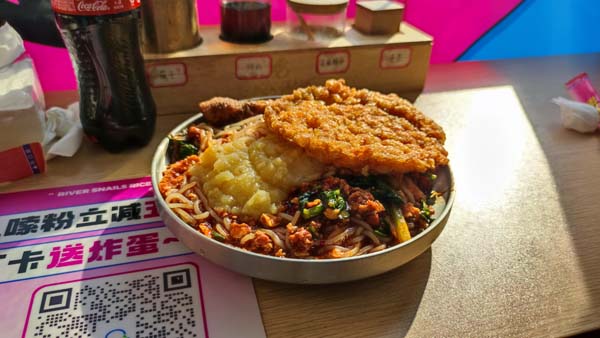 开一个螺蛳粉火锅加盟店的前景怎么样？柳蛳蛳多元店型赋能新餐饮赛道