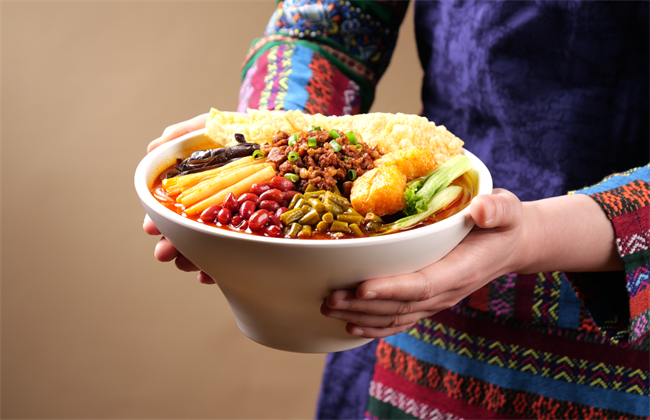 汝州开螺蛳粉加盟店：当“柳州酸辣”遇上“汝州烟火”，柳蛳蛳的跨界生存指南