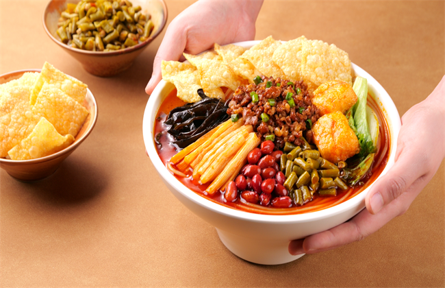 怀化开螺蛳粉加盟店：别只卖粉！柳蛳蛳“小门店大内容”模型，坪效改善攻略